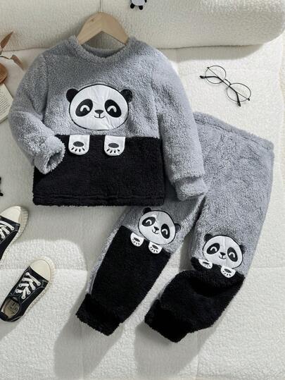SHEIN Playful Pals Young Boy Panda Plush Decor Sweatshirt, Suitable For 4-7 Years Old Young Boy In Autumn, Winter And Spring For Outdoor Activities, School And Sports. The Sweatshirt Is Made Of Plush Fabric, With A Round Neck Design And Long Sleeves. The Panda 3D Decoration On The Hand Is Cute And Unique. The Double-Sided Fleece Material Is Warm And Comfortable For Cold-Weather Wear. This Sweatshirt Is Not Only Suitable For Various Occasions, But Also Fashionable And Cute, Which Can Make The Boy Energetic. When The Boy Wears This Plush Panda Sweatshirt To Go Out, Go To School Or Participate In Sports, He Can Not Only Keep Warm, But Also Show His Unique Fashion Taste. This Sweatshirt Will Be A Highlight Item In The Young Boy Wardrobe, Bringing Him Fun And Confidence, And Making Him Exude Unique Charm In Various Occasions!