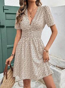 SHEIN Frenchy 女式花卉全长假日夏季连衣裙，腰部和 A 字形 V 领 - 杏色 - 查看 5