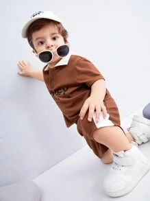 SHEIN Set di polo a maniche corte a righe multicolore con lettere sulla soffice maglia a trama grossa e pantaloncini a vita elastica, adatti per l"estate, per neonati maschi e femmine.
