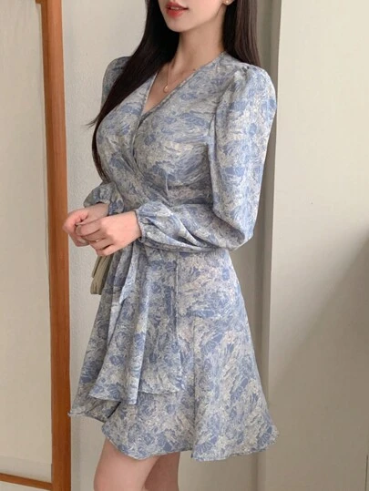 DAZY 女式 V 领长袖全身花卉印花优雅短裙太阳裙、秋季连衣裙