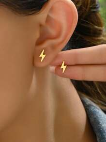 Par de aros minimalistas elegantes de acero inoxidable chapado en oro de 18 quilates, de forma geométrica - Amarillo Oro - Ver 2