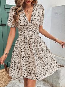 SHEIN Frenchy 女式花卉全长假日夏季连衣裙，腰部和 A 字形 V 领 - 杏色 - 查看 6