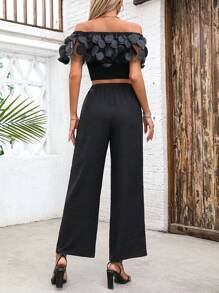 Calvaya Conjunto informal de pantalones con cordón y top hombros descubiertos con aplicación de malla con volantes para resort