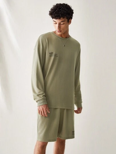 Manfinity VCAY Bộ 2 áo nỉ dài tay màu trơn dáng rộng thoải mái hàng ngày dành cho nam và quần short cạp chun, thích hợp cho mùa thu đông