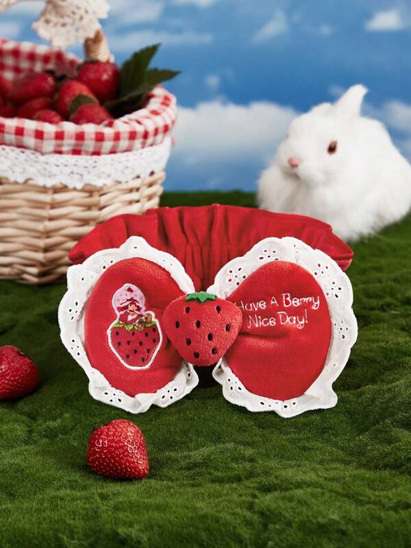 Strawberry Shortcake X SHEIN 1 buc. Broderie cu personaj drăguț de desene animate și căpșuni, volane, contrast, cu fundă, bandană reglabilă, pentru casă, decor de baie, vară