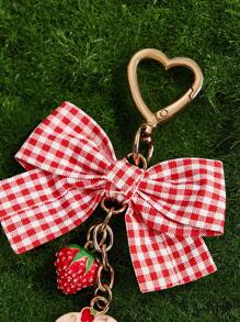 Strawberry Shortcake X SHEIN 3D草莓格子蝴蝶结钥匙扣包饰，锌合金材质，苏格兰格纹，礼品之选，春夏款 - 紅色 - 查看 4