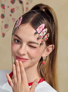 Strawberry Shortcake X SHEIN 6 pièces de clips à cheveux sans plis avec motifs de personnages de dessins animés, de fleurs et de fraises. Ne laisse pas de marques, convient pour se laver le visage, le maquillage, le port quotidien et l'assortiment extérieur. Barrettes à cheveux.