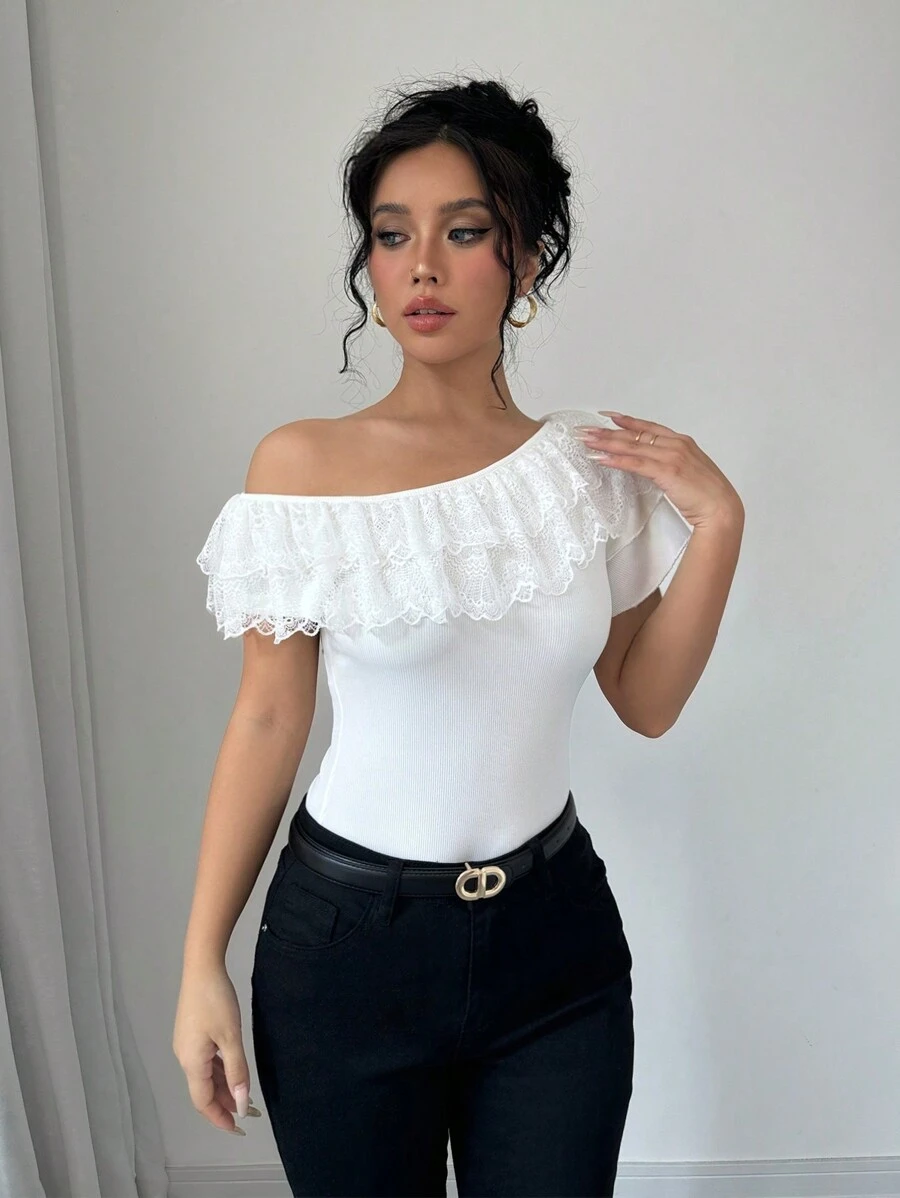 Chiquease Phụ Nữ Cổ Bất Đối Xứng Cổ Bất Đối Xứng Xù Viền Trang Bị Áo Phông Ngọt Ngào - trắng - Xem 1