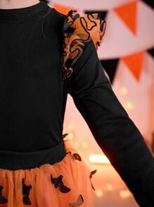 SHEIN 2 piezas Conjunto elegante de Halloween para niñas jóvenes con blusa de mangas acampanadas y falda de tul con estampado de murciélagos brillante, apto para fiesta, días festivos y uso casual diario