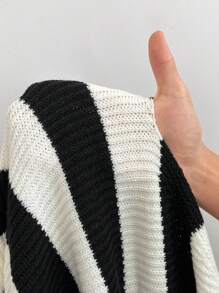 SHEIN EZwear 大码女式黑白条纹 V 领休闲针织毛衣 - 黑與白 - 查看 8