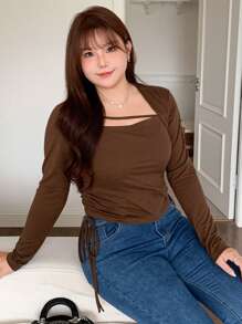 Dazy Petite Plus 加大码 V 领褶皱腰短款 T 恤，百搭设计，棕色，春夏秋季长袖女式上衣