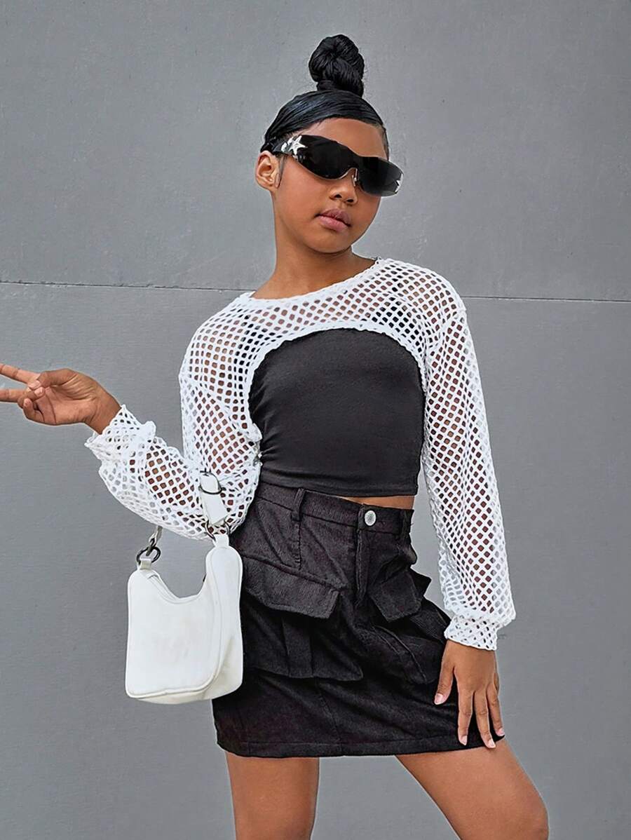 SHEIN Conjunto de falda y top corto vintage minimalista de malla para niña preadolescente con tirantes y falda tipo utilitaria con bolsillo 3D - Azul y blanco - Ver 1