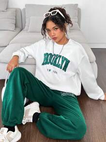 SHEIN 少女针织字母印花图案圆领运动衫和斜口袋运动裤，休闲两件套 - 墨綠色 - 查看 1