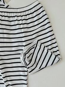 SHEIN Niemowlęca bluza z dzianiny w czarno-białe paski z nadrukiem serca i spodnie z gumką w pasie, 2-częściowy zestaw, odpowiedni na co dzień, czas wolny, na zewnątrz, wakacje jesienią/zimą
