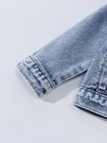 SHEIN Genkimix Kids 男婴休闲日常街头风格浅色洗水牛仔布破洞标语印花夹克 - 淺色水洗藍 - 查看 5