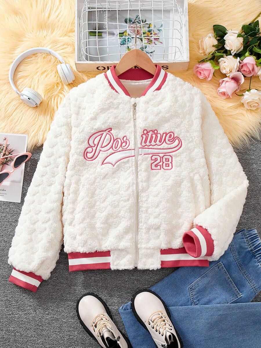 Chaqueta de bombardero de forro polar con bordado de corazón y letra 28 para niñas preadolescentes, abrigo cálido para otoño e invierno - Beis - Ver 1
