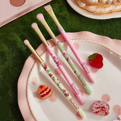 Strawberry Shortcake X SHEIN 4 pièces/set Pinceaux de maquillage des yeux avec design de personnage de dessin animé, fraise et dentelle, idées de cadeau, été/printemps