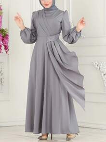 女士时尚素色荷叶边连衣裙，腰部收紧，饰有珠饰，阿拉伯风格长款端庄连衣裙 - 灰色 - 查看 4