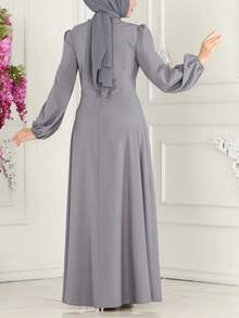 女士时尚素色荷叶边连衣裙，腰部收紧，饰有珠饰，阿拉伯风格长款端庄连衣裙 - 灰色 - 查看 2