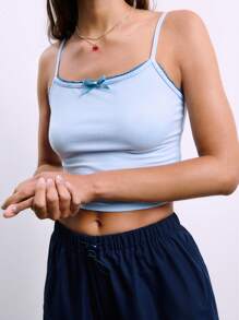SHEIN Unity Top tipo camiseta slim fit con bloque de color, decorado con lazo de encaje