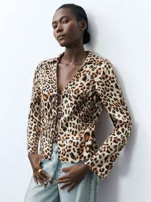 Maija 女士豹纹系带时尚长袖衬衫，浪漫、时尚、百搭；适合夏季度假、舒适、波西米亚风、沙滩装、泳衣罩衫，风格时尚、优雅、休闲、简约日常、乡村风、必备单品、纯色、假日休闲、得体、单身女士，是度假、优雅时尚、商务休闲、外出、毕业、欧洲夏季、夏威夷、夏季女装、街头女装、斯德哥尔摩风格、教师等场合的理想之选。 - 杏色 - 查看 5