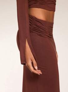 SHEIN BAE Conjunto de top corto de manga larga con cuello de cisne plisado y falda larga de unicolor, primavera verano, para mujer - Marrón - Ver 3