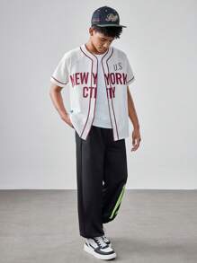 SHEIN Teenager Jungen lässiges Kurzarm T-Shirt mit Webmuster Beschriftung und Baseball Kragen, locker geschnitten