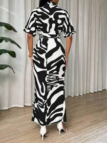 SHEIN Clasi Women's Geometric Print Short Sleeve Pleated Fitted Dress - Black - View 2