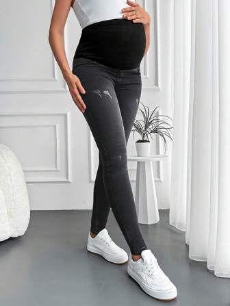 RueChic Umstandsjeans mit breitem Bund, zerrissener und fransiger Optik