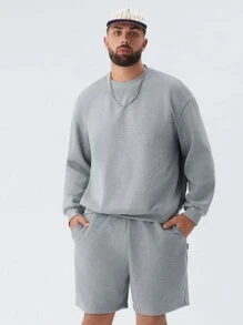 Manfinity NXTstreet Conjunto de 2 piezas, sudadera con capucha de cuello redondo y hombros caídos informal y pantalón corto recto con cordón en la cintura para hombre talla grande