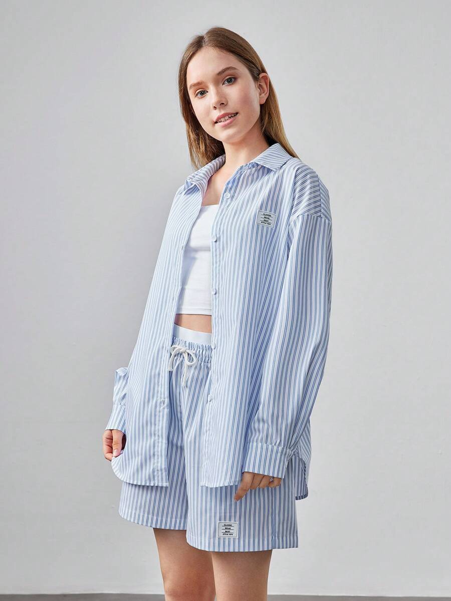 SHEIN Cô Gái Tuổi Teen Dệt Sọc Nhãn Cổ Bẻ Áo Sơ Mi & Quần Short Màu Yếm Áo Vest Thường Ngày 2 Bộ - Xanh và trắng - Xem 1