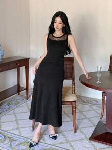 DAZY Vestido de noche estilo jersey de ajuste ceñido con cuello redondo, sin mangas, parche de encaje y volante