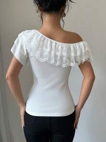 Chiquease Phụ Nữ Cổ Bất Đối Xứng Cổ Bất Đối Xứng Xù Viền Trang Bị Áo Phông Ngọt Ngào - trắng - Xem 2