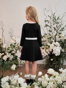 SHEIN Vestido casual ajustado con cuello de equipo y bloques de color tejido para niña joven