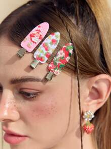 Strawberry Shortcake X SHEIN 6 pièces de clips à cheveux sans plis avec motifs de personnages de dessins animés, de fleurs et de fraises. Ne laisse pas de marques, convient pour se laver le visage, le maquillage, le port quotidien et l'assortiment extérieur. Barrettes à cheveux.