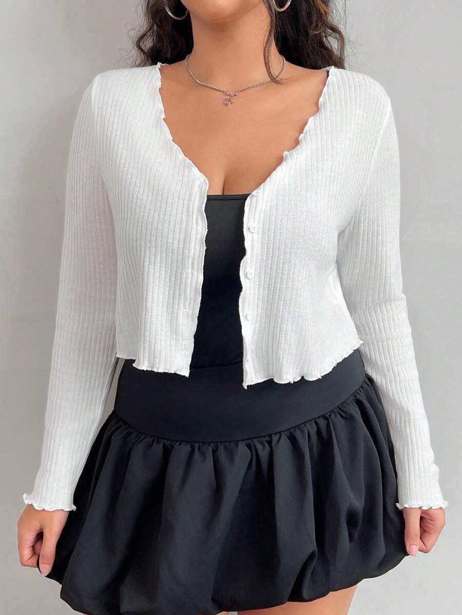 SHEIN EZwear Camiseta de manga corta con botones delanteros blancos para mujer talla grande, primavera/verano - Blanco - Ver 1