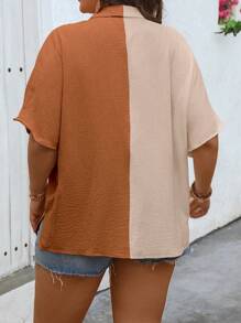 SHEIN LUNE 大码 V 领纽扣蝙蝠袖拼色休闲宽松衬衫 - 卡其色 - 查看 2