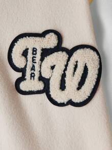 Uniforme de béisbol para niñas preadolescentes con múltiples parches de letras, chaqueta informal caqui y blanca