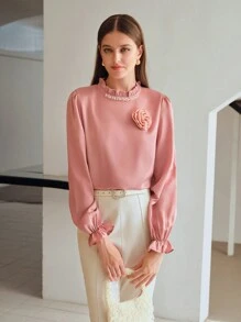MOTF PREMIUM Blusa con cuello simulado con volantes, detalles de flores estéreo y falso perla - Rojo violeta - Ver 7
