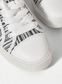 Styleloop Women's Fashionable Retro Geometric Pattern Casual Shoes Tainers