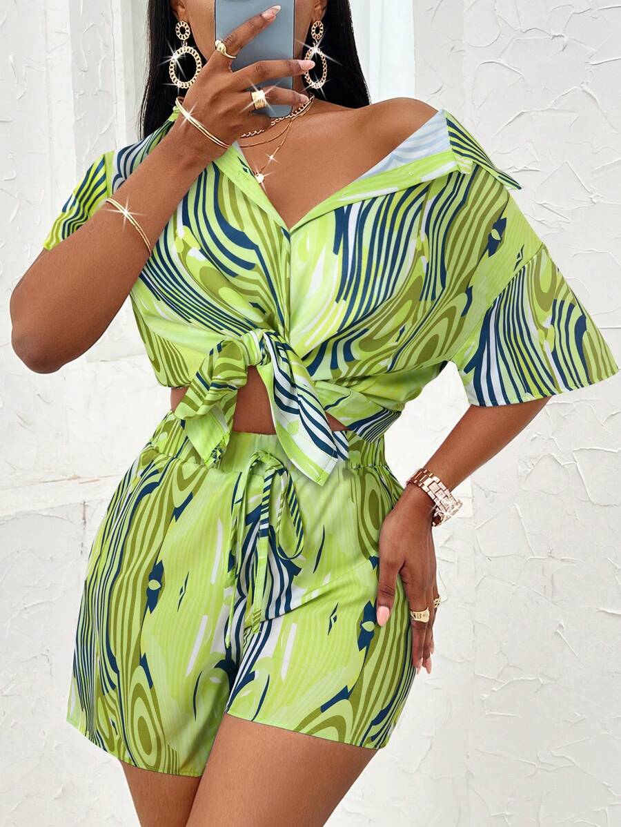 Zolique 2pcs Women's Front Button Short Sleeve Allover Print Blouse And Front Tie Shorts Set (Random Prints) - Green - View 1