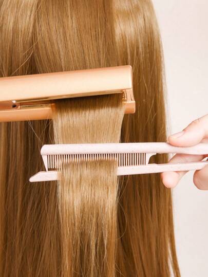 1 件小麦秸秆扁平梳子拉直梳带夹板，沙龙发刷梳子用于顺滑头发材料，美发造型直发器 V 型直梳拉直器，梳子用于顺滑女性女孩的头发，发梳拉直发刷用于造型、卷发和护发，发刷，梳子，美发工具，理发沙龙美容旅行必需品的美发产品和配件，回到学校，旅行度假必需品，女士发饰，刷子，发刷，边缘刷，刷头发，发梳，梳头发，顺发刷，球刷，迷你发刷，发刷套装，木梳，发刷，刷子，梳子，光滑后刷，发刷，边缘刷，刷头发，发梳，发刷套装，梳头发，迷你发刷，顺发刷，发刷，头发，配饰，美发产品，美发工具，美发用品护理、卷发刷、理发器、理发配件、美发设备、旅行必需品、旅行必需品、发型、美发