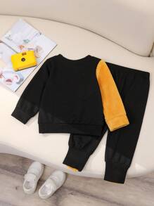 2 piezas Conjunto de sudadera con capucha y pantalón de felpa con bloques de color, bolsillos bordados con oso, para niños pequeños, ropa casual de invierno cálida, adecuada para salidas y fotografía