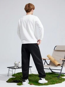 SHEIN Conjunto de sudadera de cuello redondo suelta y cómoda y pantalón de chándal para niños adolescentes, con forro polar reforzado - Blanco y Negro - Ver 2