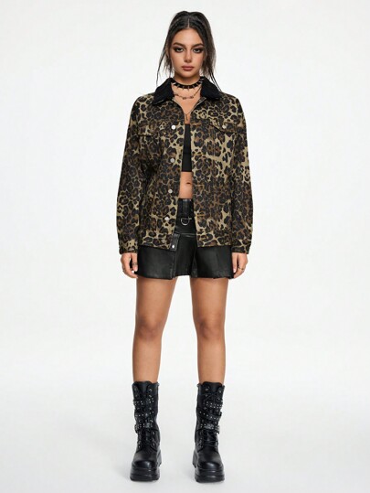 Grunge Punk Chaqueta de mezclilla lavada para mujer con cuello de piel de contraste y estampado de leopardo