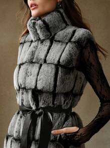 Anewsta Chaqueta larga versátil de mujer con cuello redondo sin mangas de estilo europeo y americano, de piel de conejo sintética esponjosa, para usar en vacaciones y fiestas