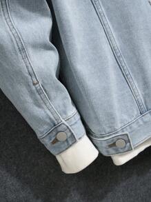 Manfinity Homme 男式休闲纽扣前口袋长袖原始下摆牛仔夹克 - 淺色水洗藍 - 查看 3