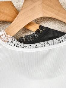 Chiquease Camiseta con cuello en U, ribete de encaje y mangas cortas para mujeres, camisola informal con volantes y relleno
