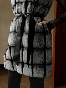 Anewsta Chaqueta larga versátil de mujer con cuello redondo sin mangas de estilo europeo y americano, de piel de conejo sintética esponjosa, para usar en vacaciones y fiestas