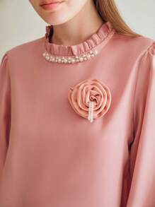 MOTF PREMIUM Blusa con cuello simulado con volantes, detalles de flores estéreo y falso perla - Rojo violeta - Ver 3